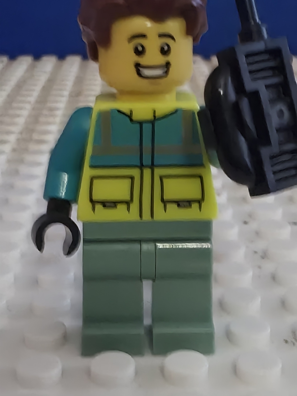 Lego City Male Paramedic Minifigure cty1572 40582 Town Safety Vest Green Hat